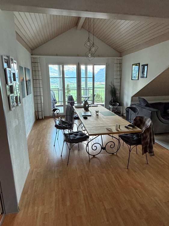Charmante 2.5-Zimmer-Dachwohnung mit Panoramablick in Benken SG 7