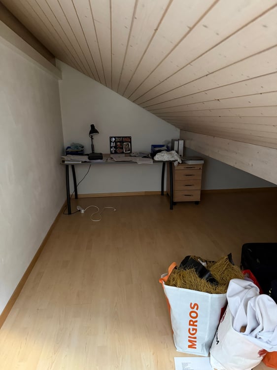 Charmante 2.5-Zimmer-Dachwohnung mit Panoramablick in Benken SG 2