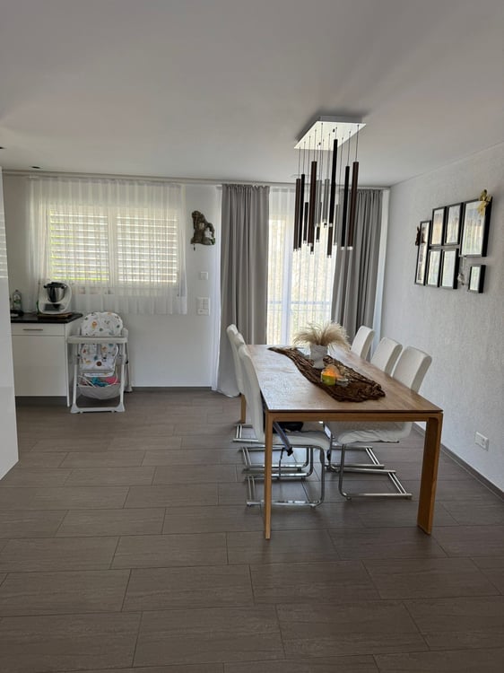 Helle 4.5-Zimmer-Wohnung mit Balkon und schöner Aussicht in Lufingen 8
