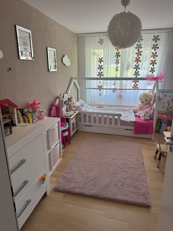 Helle 4.5-Zimmer-Wohnung mit Balkon und schöner Aussicht in Lufingen 4