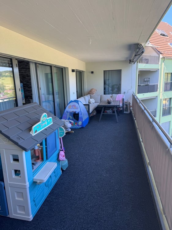 Helle 4.5-Zimmer-Wohnung mit Balkon und schöner Aussicht in Lufingen 2