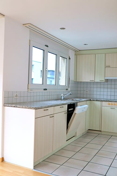 Charmante 2.5-Zi-Wohnung mit Cheminée und grossem Tiefgaragenplatz – Lachen SZ 5