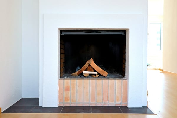 Charmante 2.5-Zi-Wohnung mit Cheminée und grossem Tiefgaragenplatz – Lachen SZ 3