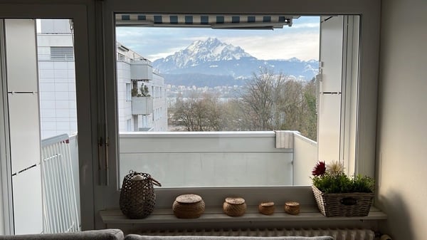 Bright 4.5-Room Family Apartment with Stunning Views on the 6th Floor – Luzern 2