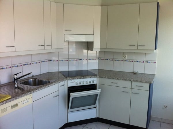 Helles 2.5-Zimmer-Büro an zentraler Lage in Reinach BL – sofort oder nach Absprache verfügbar 2