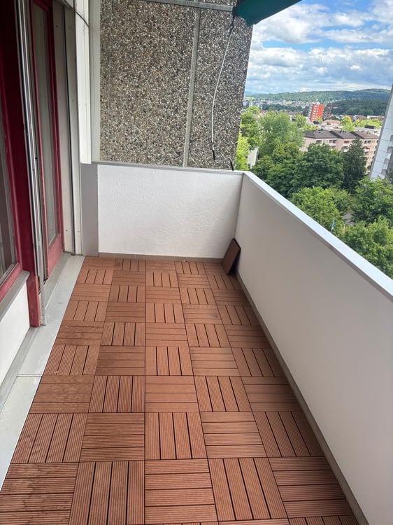 Helle 1.5-Zimmer-Wohnung im 10. Stock mit Balkon und schöner Aussicht in Dietikon 2