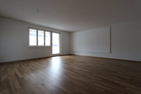 Helle 4.5-Zimmer-Wohnung mit Balkon in Lupfig – ab 16. August 2026 4