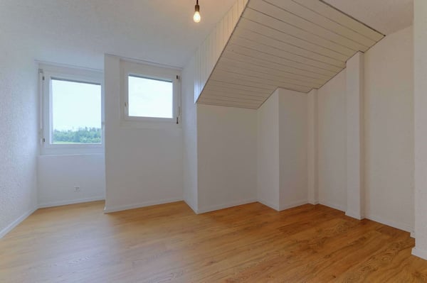 Renovierte Doppeleinfamilienhaushälfte in Birchwil an ruhiger Lage mit unverbaubarer Aussicht 7