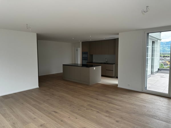 Hochwertige 3.5-Zimmer-Attikawohnung in Tuggen 2