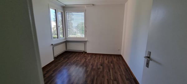 3.5-Zimmer-Wohnung mit Wintergarten, Garten und Garage in Adliswil 10