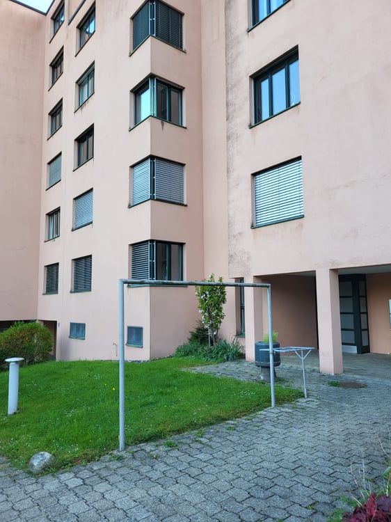 3.5-Zimmer-Wohnung mit Wintergarten, Garten und Garage in Adliswil 3