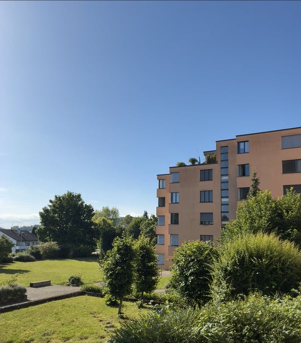 3.5-Zimmer-Wohnung mit Wintergarten, Garten und Garage in Adliswil 1