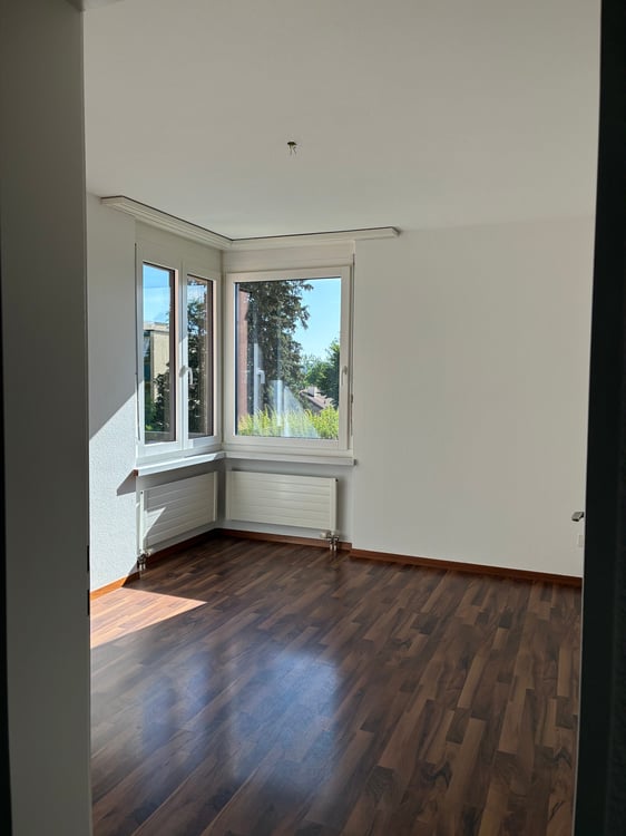 3.5-Zimmer-Wohnung mit Wintergarten, Garten und Garage in Adliswil 5