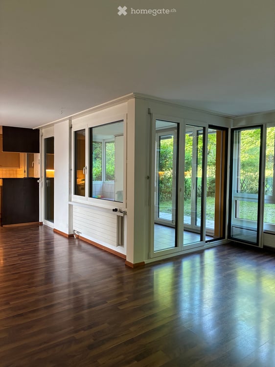 3.5-Zimmer-Wohnung mit Wintergarten, Garten und Garage in Adliswil 2