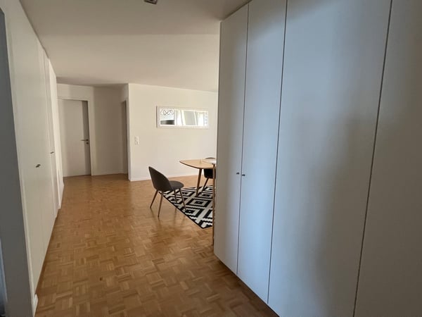 Appartement de 5,5 pièces avec balcon et vue imprenable sur les Alpes et le lac 2