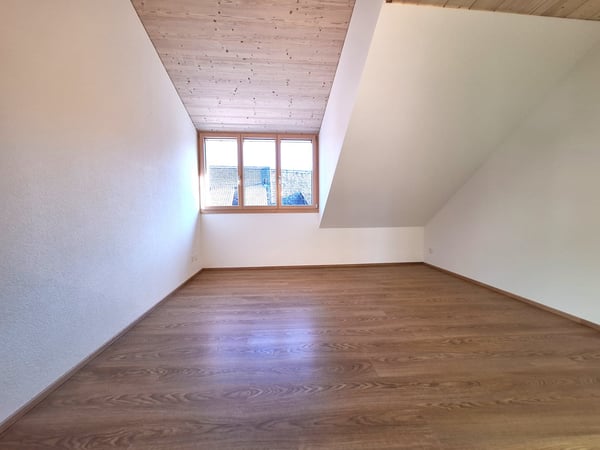 Helle und grosszügige Wohnung im Dorfkern von Beringen 6