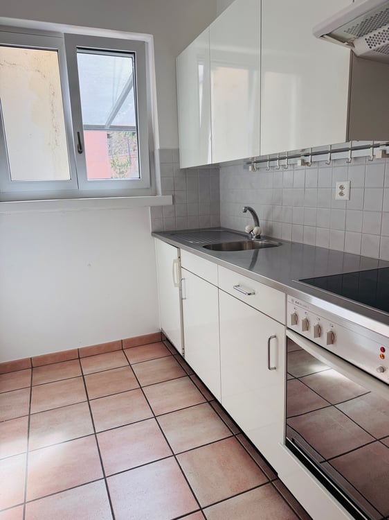 Grazioso appartamento con balcone sul lungolago di Brissago 4