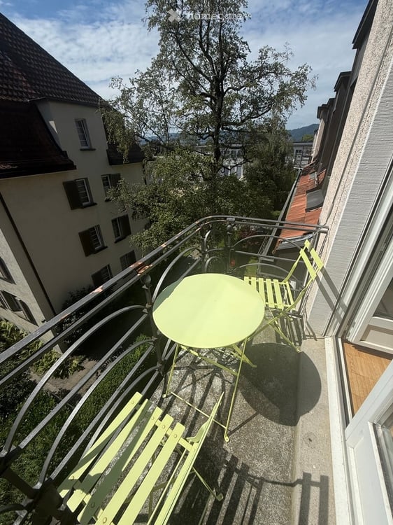 Traumhaft ruhige 5.5 Zimmer-Dachwohnung mit zwei Balkonen – Nähe Klusplatz 4