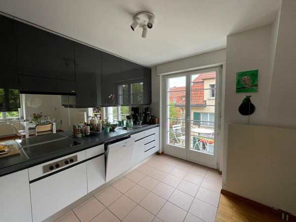 Traumhaft ruhige 4.5 Zimmer-Dachwohnung mit zwei Balkonen – Nähe Klusplatz 3