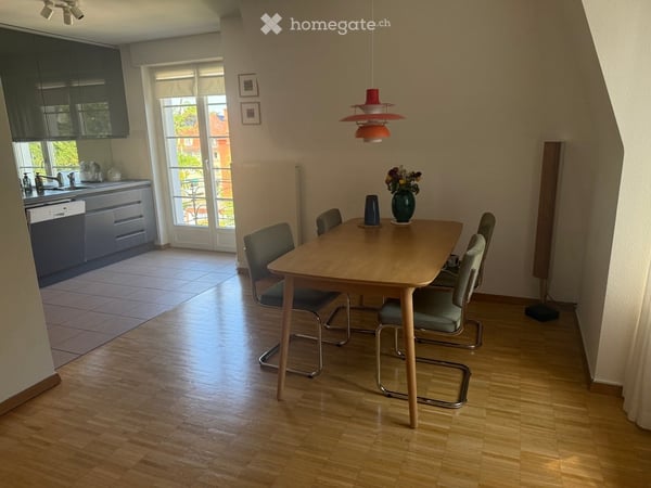 Traumhaft ruhige 5.5 Zimmer-Dachwohnung mit zwei Balkonen – Nähe Klusplatz 1