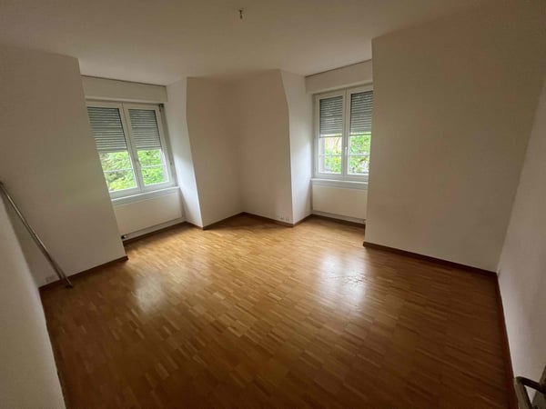 Traumhaft ruhige 4.5 Zimmer-Dachwohnung mit zwei Balkonen – Nähe Klusplatz 5