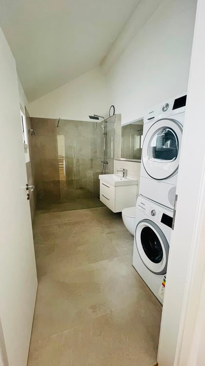Erstbezug in eine Charmante 3-Zimmer- Wohnung/ Einfamilienhaus an der Rheingasse 25, 4058 Basel 8