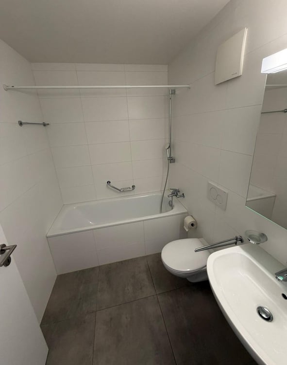 Charmant appartement de 2.5 pièces avec balcon et vue verdoyante à Lausanne 2