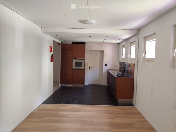 Ausstellung / Büro inkl. Gewerbehalle 5