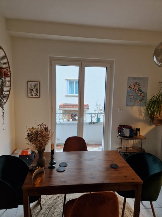 Charmant appartement de 2,5 pièces avec balcon à Fribourg 2