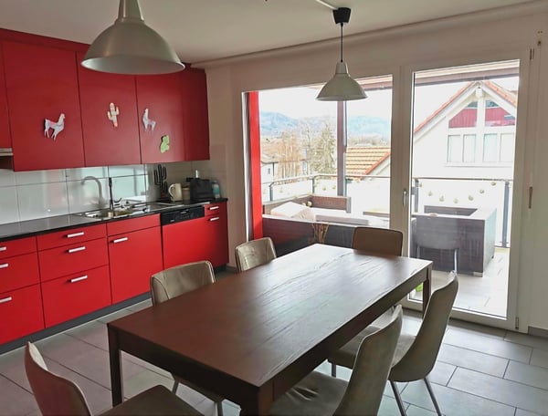 Helle 3.5-Zimmer-Wohnung mit Balkon und Stadtblick in Dietikon 3