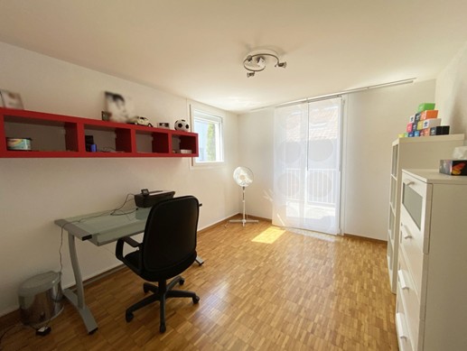 Freistehendes 5.5-Zimmer-Einfamilienhaus an ruhiger Lage in Aesch BL 11
