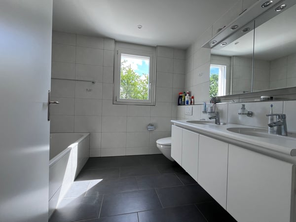 Exklusive, lichtdurchflutete 4.5-Zimmer-Attikawohnung in Würenlos 6