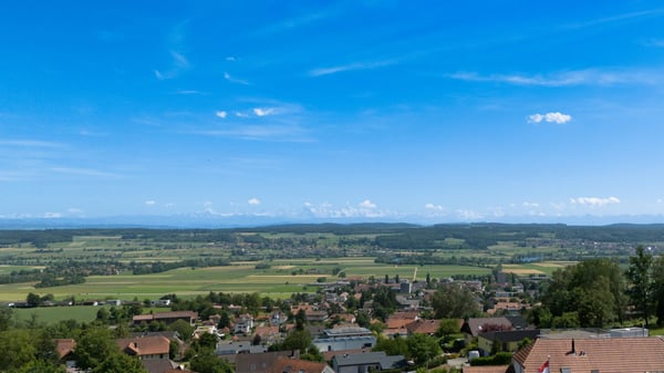 Wohnung mit Weitsicht – 3.5-Zimmer-Wohnung mit Wintergarten und Balkon 12