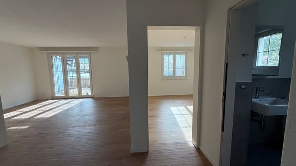 Helle und frisch sanierte 3.5-Zimmerwohnung mit grossem Estrich 3