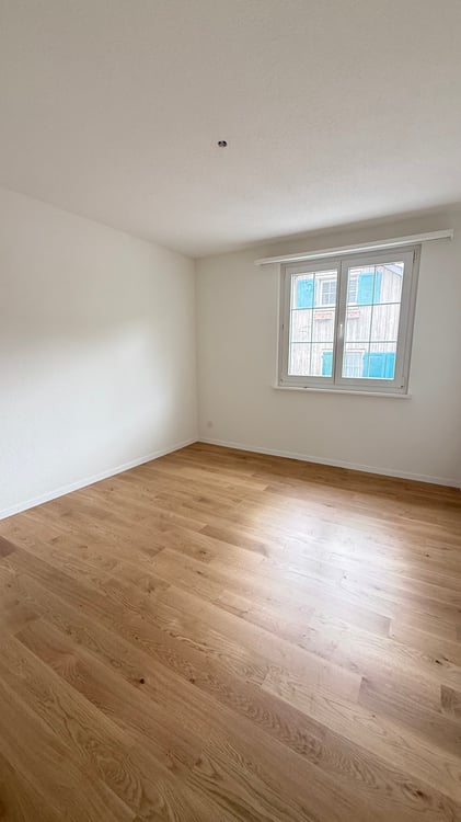 Helle und frisch sanierte 3.5-Zimmerwohnung mit grossem Estrich 7