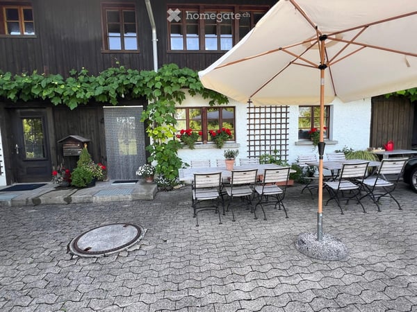 Mitten in der Natur allein gelegenes 6-Zimmer-Doppeleinfamilienhaus in Bauma 2