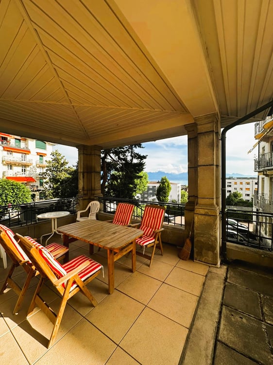 Appartement de 4.5 pièces meublé ou partiellement meublé avec terrasse et vue sur le lac à Lausanne 3