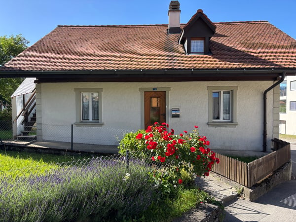 Aelteres Einfamilienhaus mit Sanierungs-/Modernisierungspotential 1