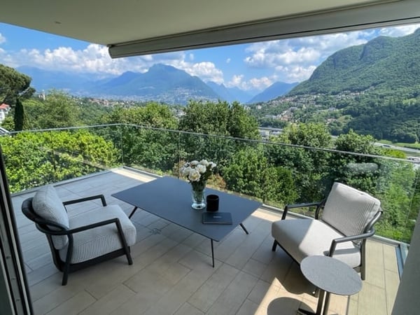 Stunning 4.5-Room Penthouse Apartment in Montagnola – Panoramic Views & Modern Elegance 5