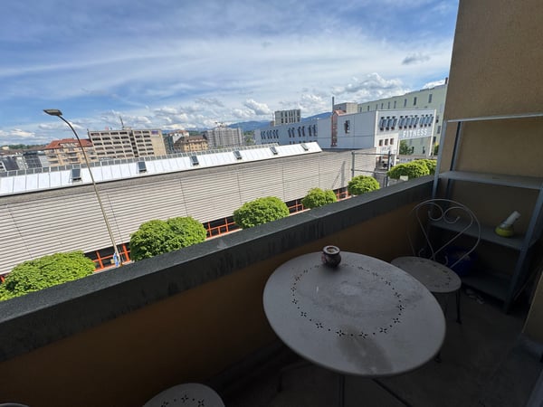 Appartement lumineux de 2.5 pièces avec balcons à Fribourg 2