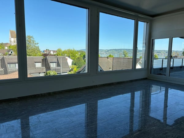 Grosszügige 4.5-Zimmer-Dachwohnung mit Seeblick in Freienbach 3
