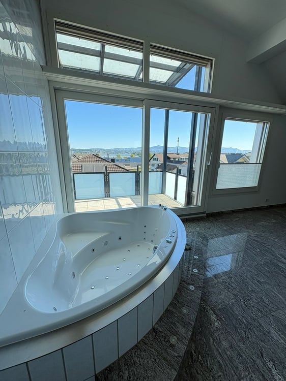 Grosszügige 4.5-Zimmer-Dachwohnung mit Seeblick in Freienbach 5