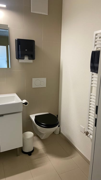 Nachmieter für modernes Gewerbelokal an der Schaffhauserstrasse 123 in Kloten gesucht 3