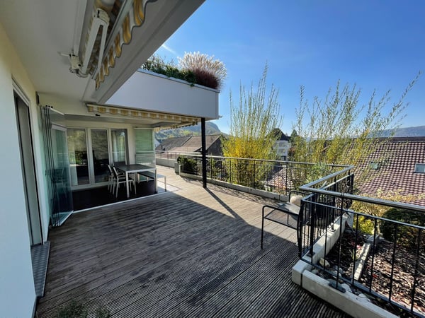 Wohnen mit Weitblick - sonnige 4.5-Zimmer-Terrassenwohnung an zentraler Lage in Würenlingen 1