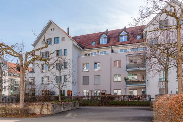 Moderne 2.5 Zimmer Wohnung mit zwei Balkonen an zentraler und ruhiger Lage in Zürich-Wiedikon 8