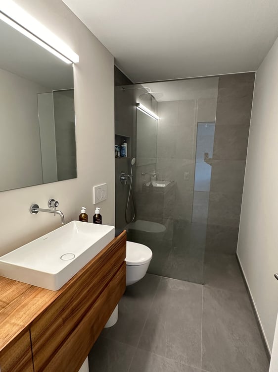 Moderne 2.5 Zimmer Wohnung mit zwei Balkonen an zentraler und ruhiger Lage in Zürich-Wiedikon 4