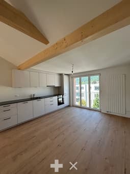 Charmante 3.5-Zimmer-Dachwohnung mit Balkon in Biel/Bienne 1