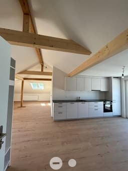 Charmante 2.5-Zimmer-Dachwohnung mit Balkon in Biel/Bienne 2