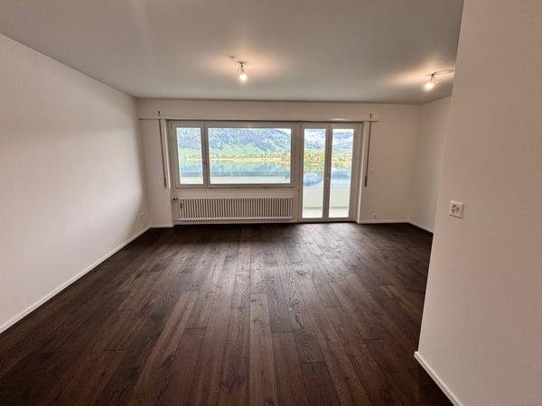 Neu renovierte 3.5 Zimmerwohnung an schönster Lage in Unterägeri zu verkaufen 2