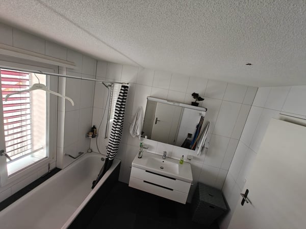 Helle 2.5-Zimmer-Wohnung mit Balkon in Zollikofen – sofort verfügbar! 2